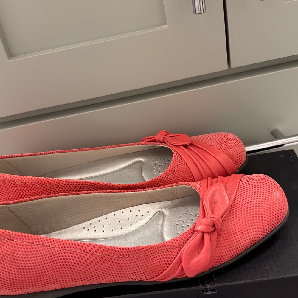 Trotters fuschia shoes in size 9 M - Picture 3 of 8